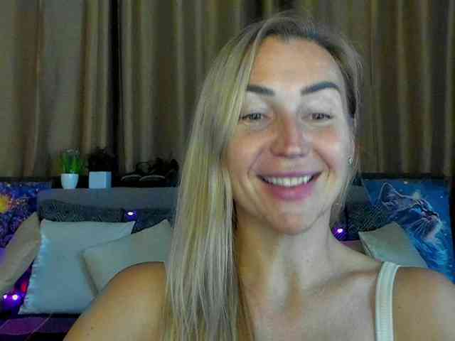 Jullyblondkiss webcam