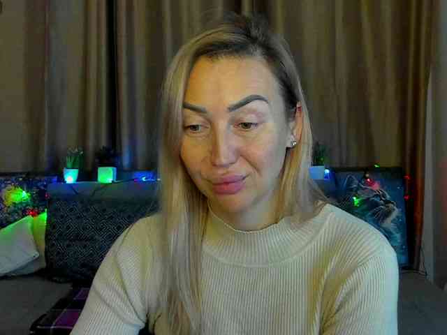 Jullyblondkiss webcam