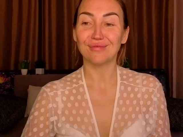 Jullyblondkiss webcam