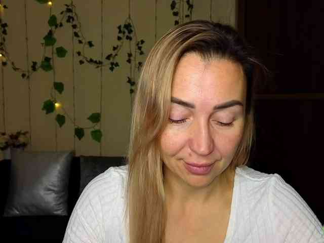 Jullyblondkiss webcam