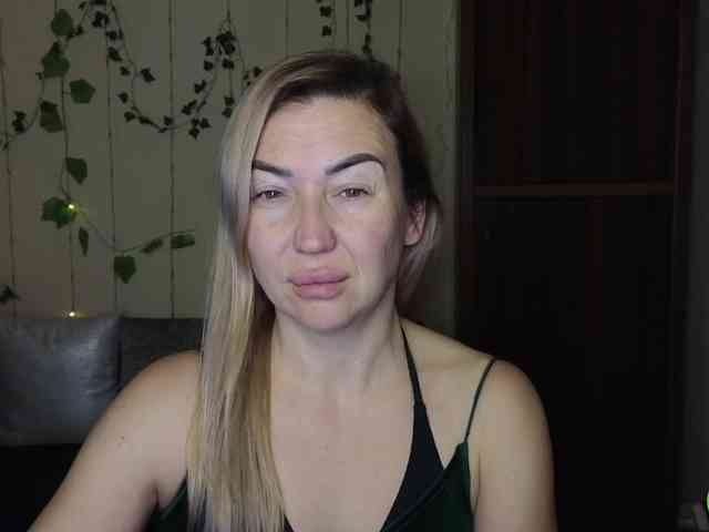 Jullyblondkiss webcam