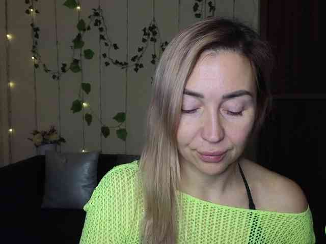 Jullyblondkiss webcam