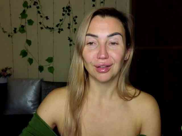 Jullyblondkiss webcam