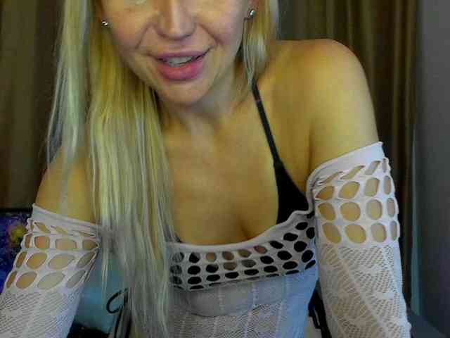 Jullyblondkiss webcam