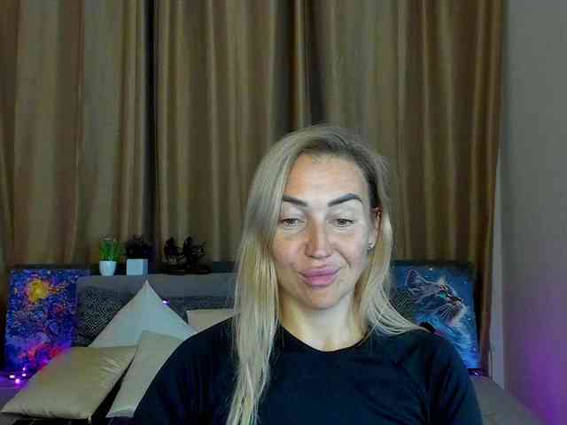 Jullyblondkiss webcam