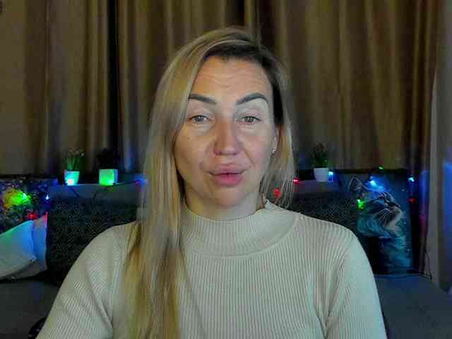 Jullyblondkiss webcam