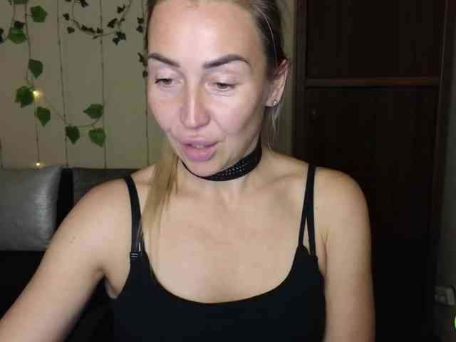 Jullyblondkiss webcam