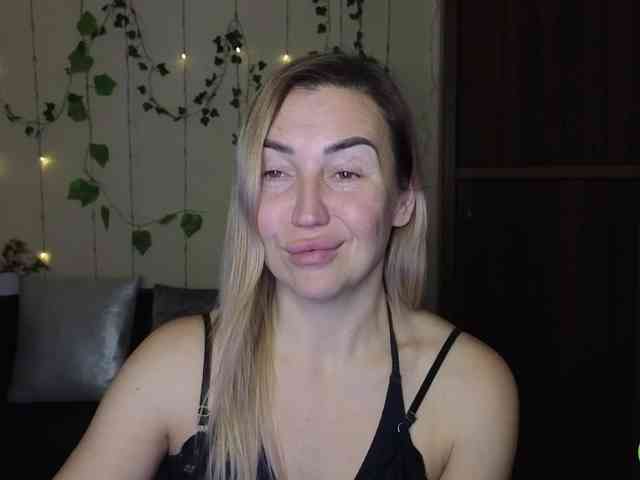 Jullyblondkiss webcam