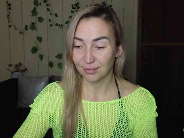 Jullyblondkiss webcam