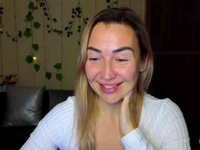 Jullyblondkiss webcam