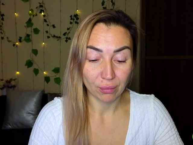 Jullyblondkiss webcam