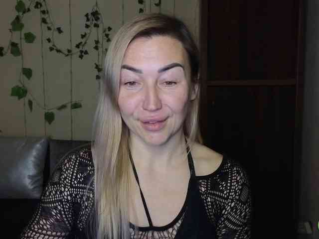 Jullyblondkiss webcam