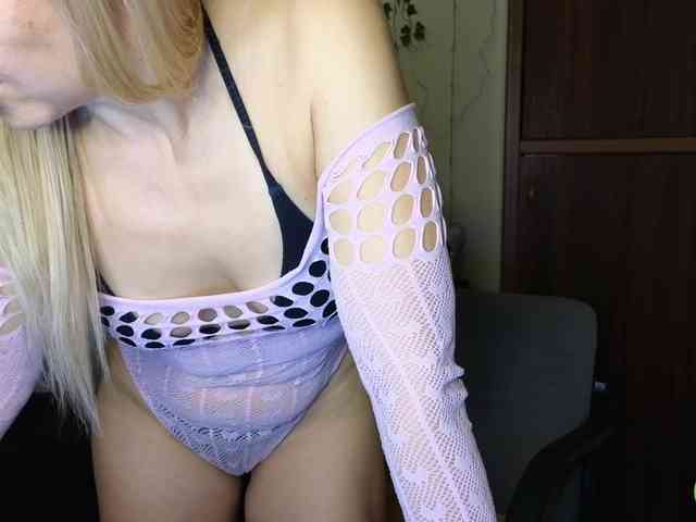 Jullyblondkiss webcam