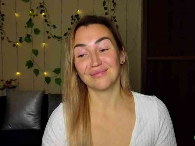 Jullyblondkiss webcam