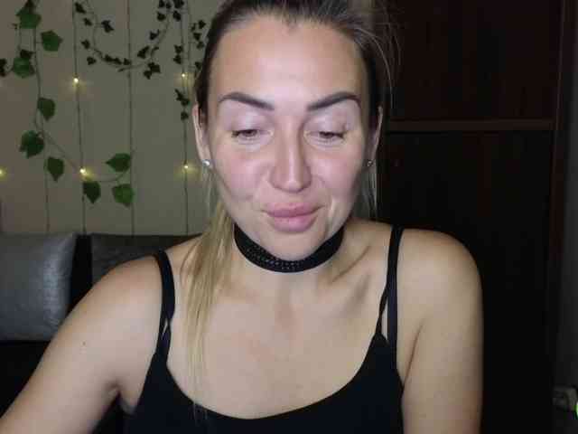 Jullyblondkiss webcam