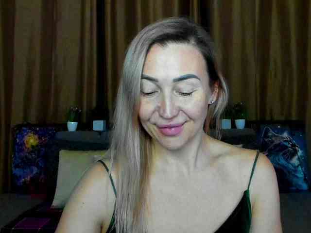 Jullyblondkiss webcam