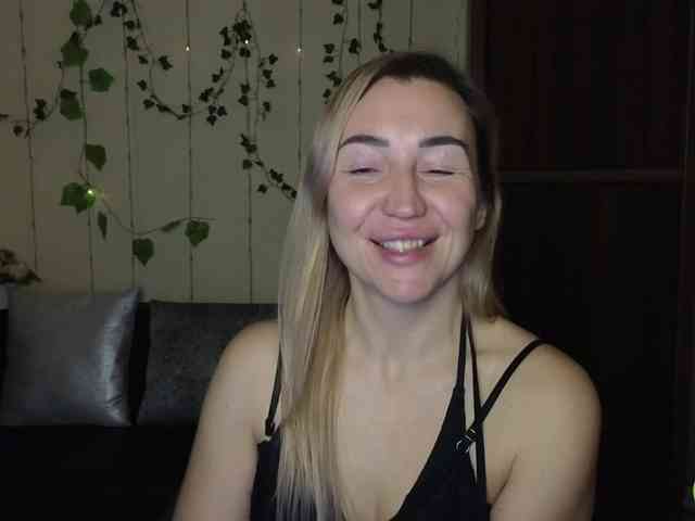 Jullyblondkiss webcam