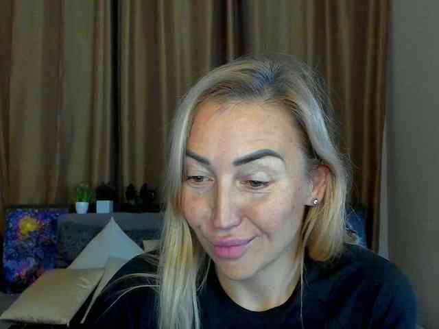 Jullyblondkiss webcam