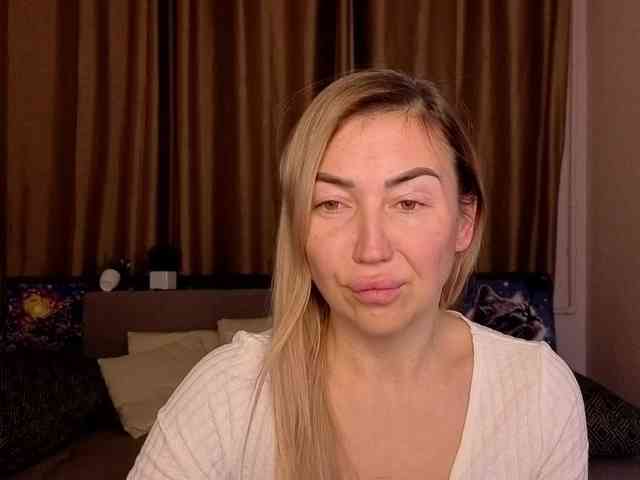 Jullyblondkiss webcam