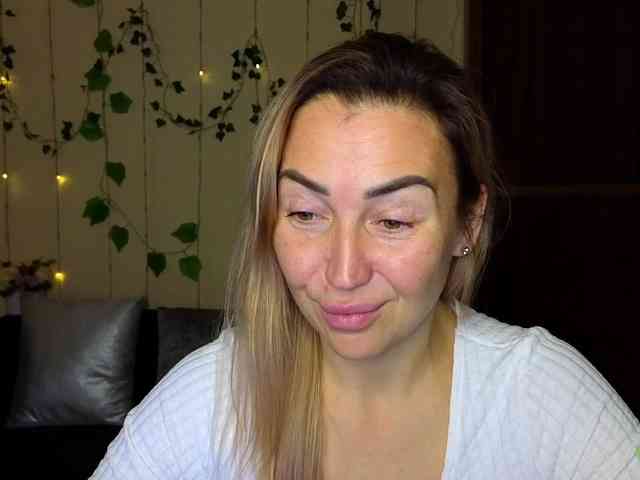 Jullyblondkiss webcam