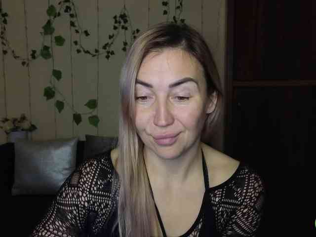 Jullyblondkiss webcam