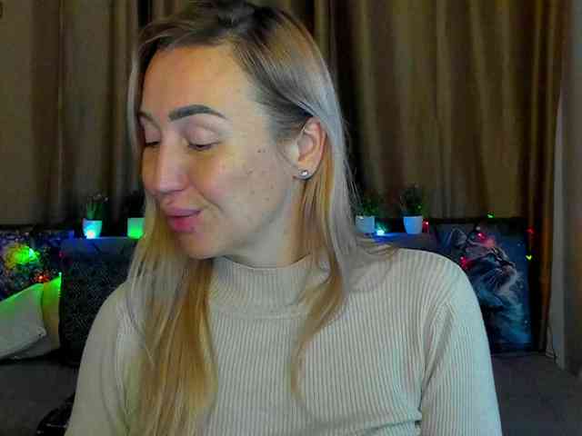 Jullyblondkiss webcam