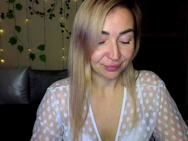 Jullyblondkiss webcam