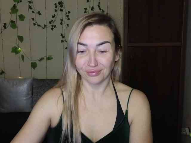 Jullyblondkiss webcam