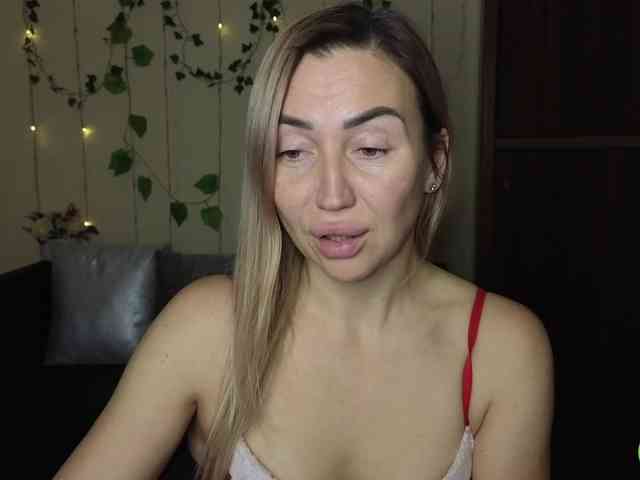 Jullyblondkiss webcam