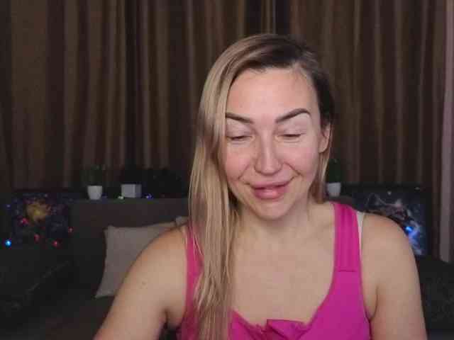 Jullyblondkiss webcam