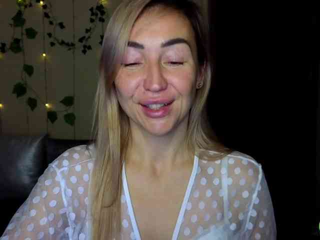 Jullyblondkiss webcam