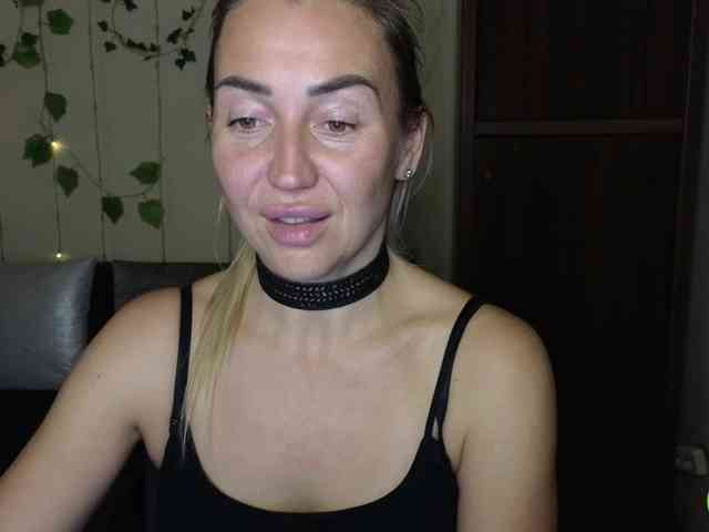 Jullyblondkiss webcam