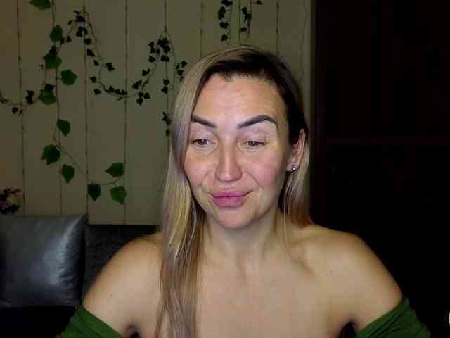 Jullyblondkiss webcam