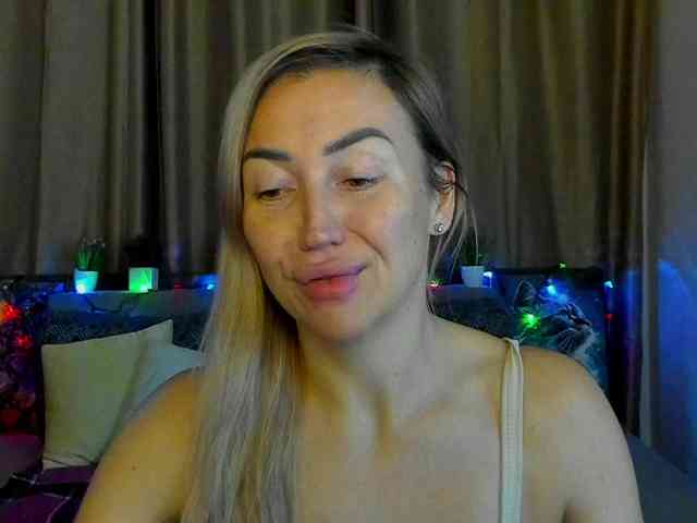 Jullyblondkiss webcam