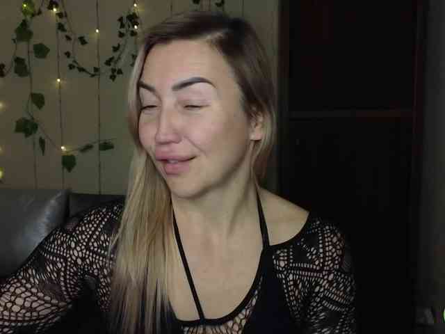 Jullyblondkiss webcam