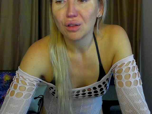 Jullyblondkiss webcam