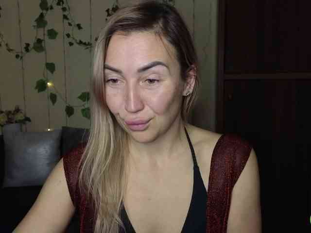 Jullyblondkiss webcam