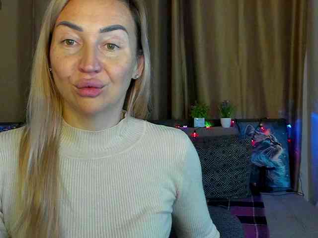 Jullyblondkiss webcam