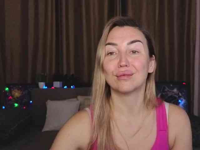 Jullyblondkiss webcam