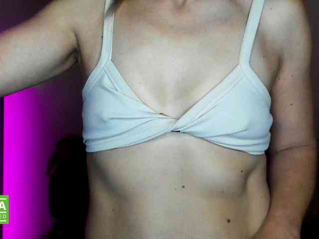 Jullyblondkiss webcam