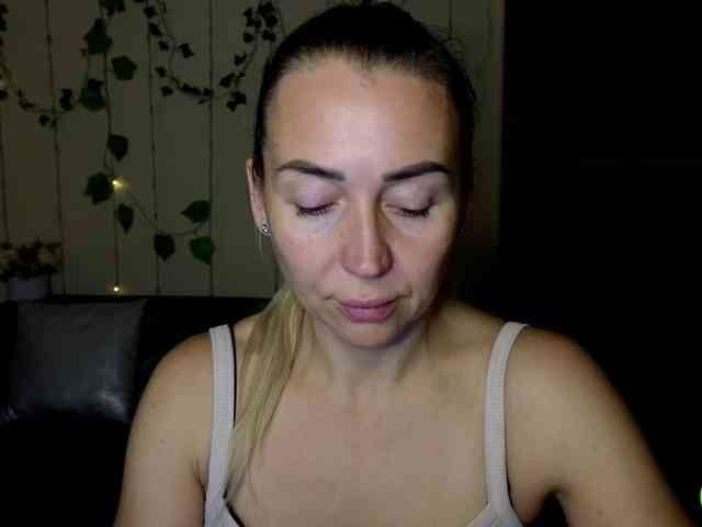 Jullyblondkiss webcam