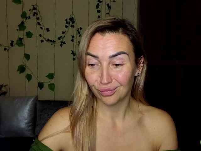 Jullyblondkiss webcam