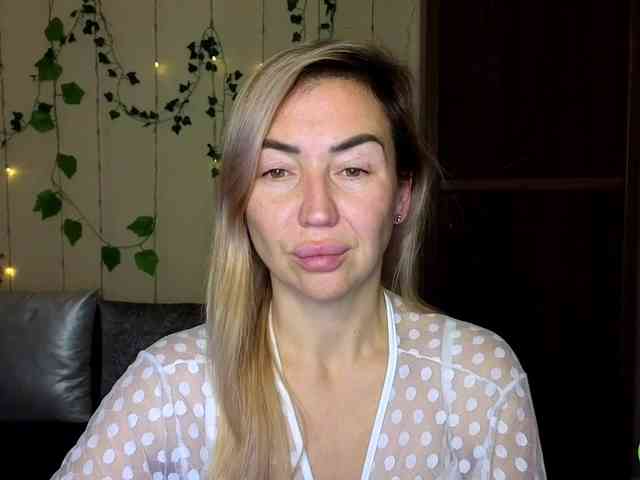 Jullyblondkiss webcam