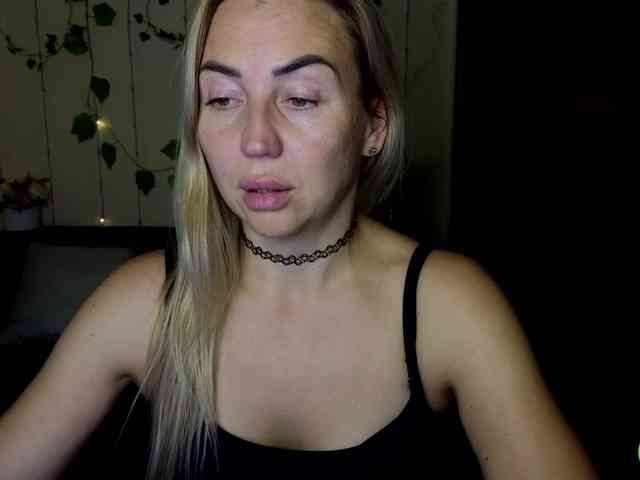 Jullyblondkiss webcam