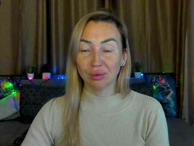 Jullyblondkiss webcam