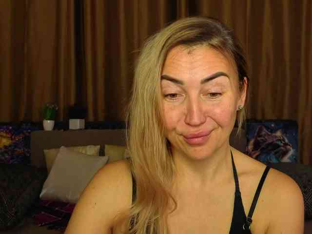 Jullyblondkiss webcam