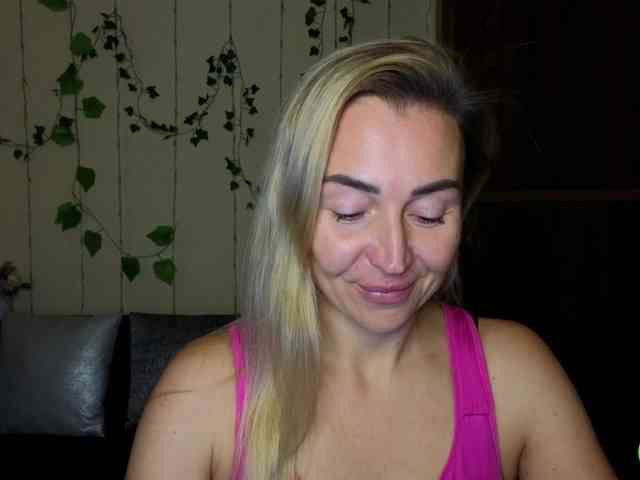 Jullyblondkiss webcam