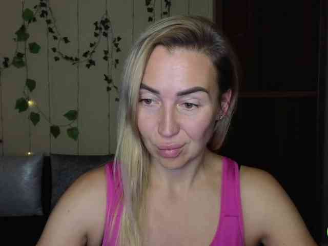 Jullyblondkiss webcam