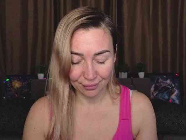 Jullyblondkiss webcam