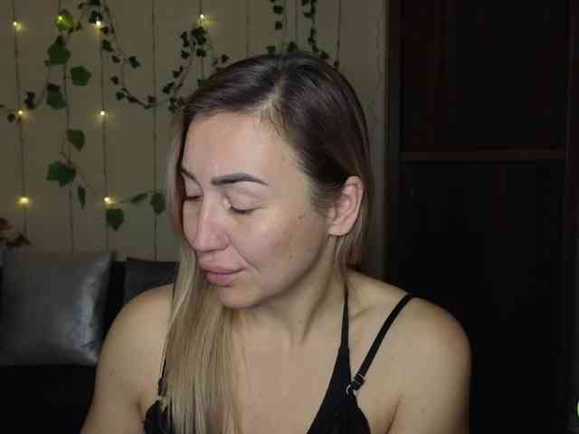 Jullyblondkiss webcam